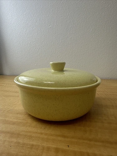 Bauer MCM Monterey Covered Casserole Speckled Yellow