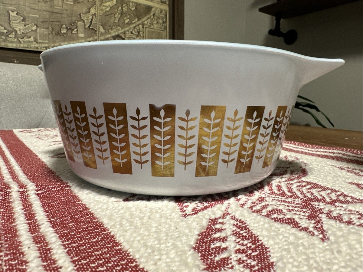 Pyrex Promotional 1961 CASSEROLE Gourmet Gold Delphite Blue 1/2