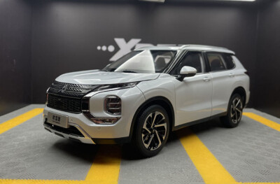 1:18 Mitsubishi Outlander 2023 SUV Diecast Car Model Toy