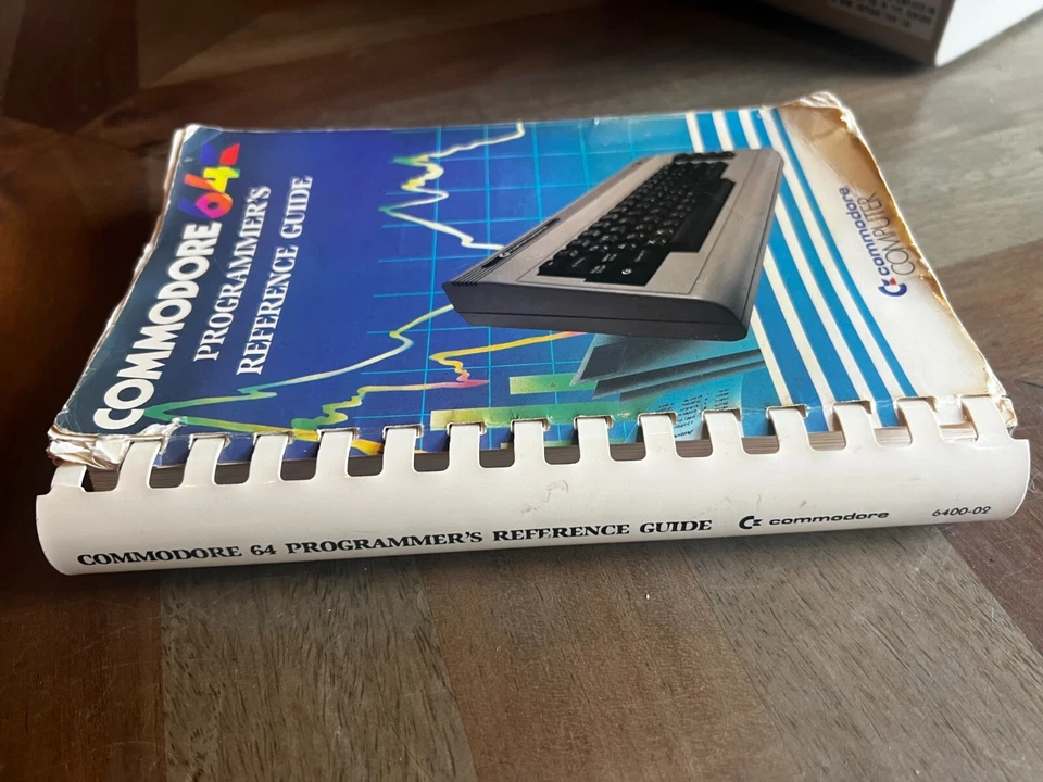 COMMODORE 64 PROGRAMMER'S REFERENCE GUIDE Book ©1984 CBM 64C 128 128D - Image 2 of 4