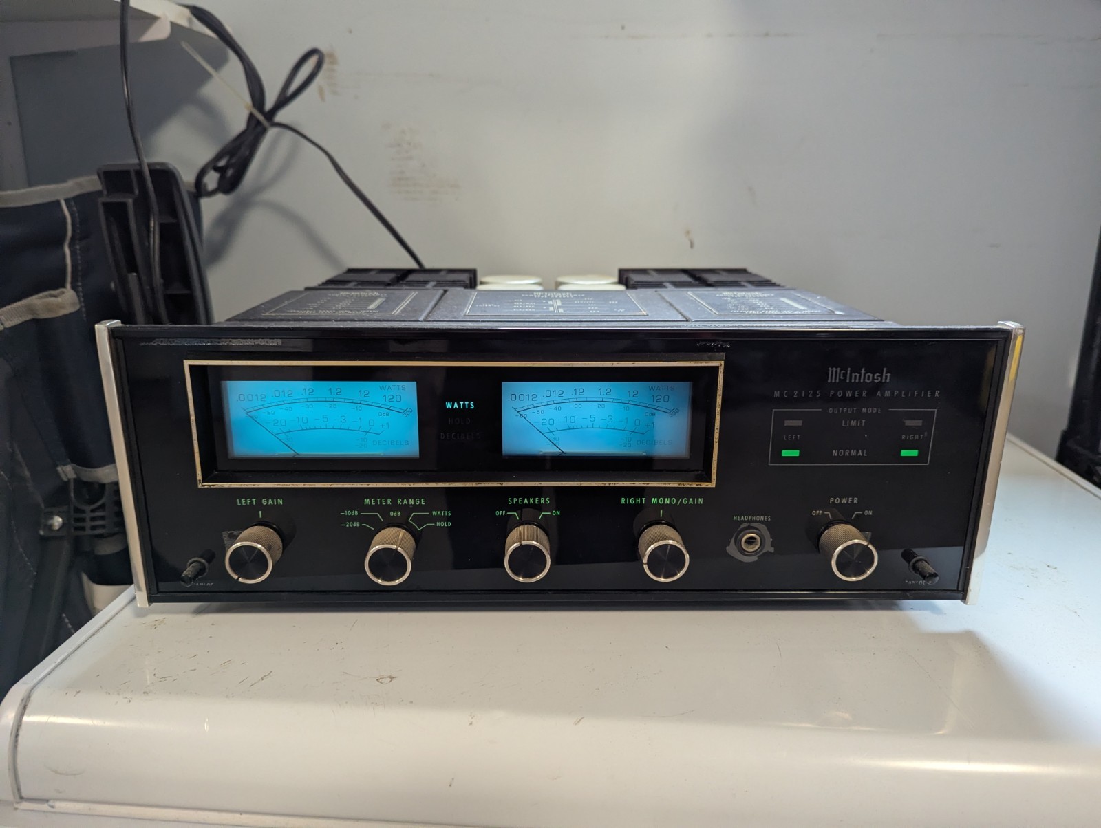 Mcintosh MC-2125 vintage solid-state stereo power amplifier