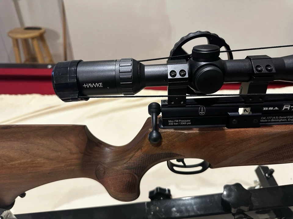 BSA R10 Se .177 cal vendido con mira telescópica halcón bobinadora lateral 2 cargadores (rara vez disparado) Foto 3 de 4