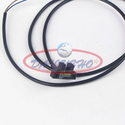 1PCS   EE-SPX305-W2A Photoelectric Switch NEW *pz