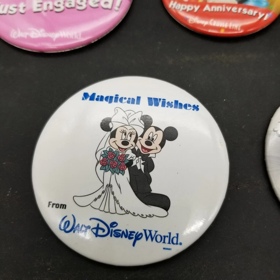 Lote De 7 Botones WALT DISNEY Felices Para Siempre Recién Comprometidos Bodas Foto 2 de 4
