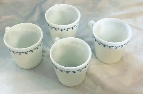 Vintage Set of 4 Mug 9 oz Corelle PYREX Snowflake Blue Hot Chocolate, Tea Coffee