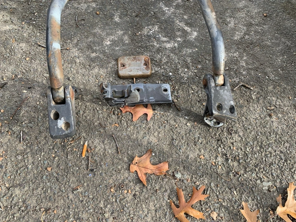 Ford Bronco II 1984 1990 2 brazo oscilante montado en la parte trasera portador de neumáticos de repuesto todoterreno OEM Foto 3 de 4