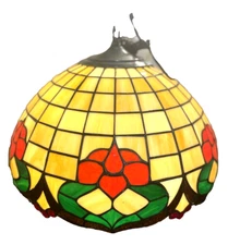 TIFFANY STYLE CEILING LAMP 19 diameter X 14 IN WITH 6 CREST ON LAMP EX COND