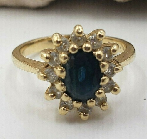 Anillo de oro amarillo de 14 quilates* ovalado de zafiros y diamantes talla 6,5 EE. UU. - Imagen 2 de 9