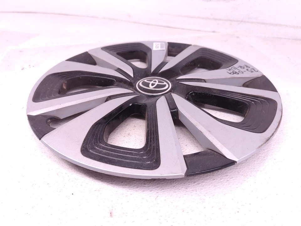 2019-2022 Toyota Prius Rear Driver Wheel Cover Cap 42602-47261 *Scratches - Image 2 of 4