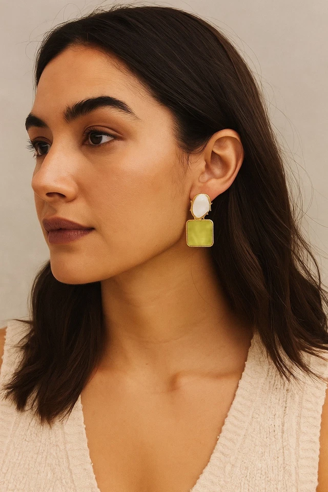 Wunderschöne Retro Ohrringe Türkis Beige Ohrstecker Grün Beige Kunstharz - Bild 3 von 4