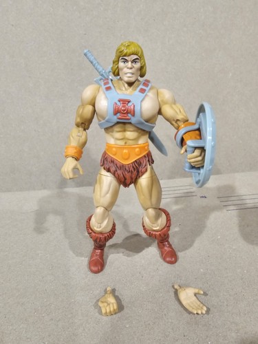 Figurine MASTERS OF THE UNIVERSE - Masterverse He-Man 40ème Anniversaire (7 Pouces) Avec Accessoires