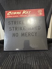 Imagen de Cobra Kai series Soundtrack vinyl record Box Set Sealed New color 3LP karate kid