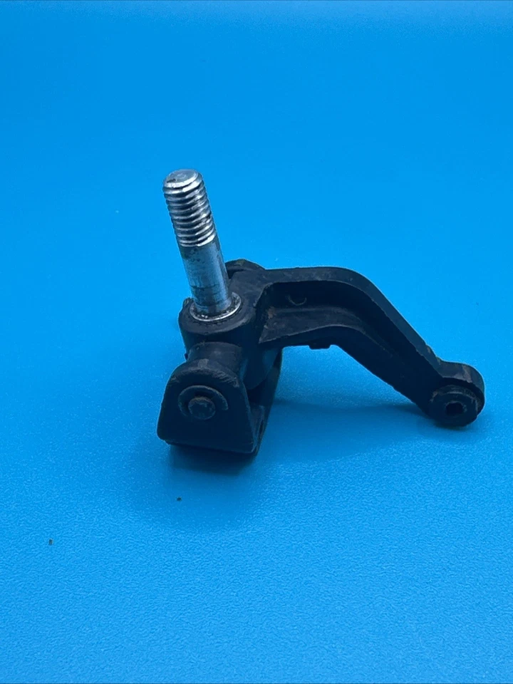 Vintage RC Team Losi XXT CR Spindle Carriers Spindles Axles - Image 3 of 4