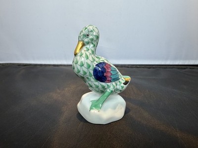 HEREND DUCK ON BASE FIGURINE 5022/VHV GREEN FISHNET 24K GOLD BEAK COLORFUL WINGS