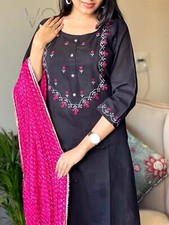 Vibrant Pink Bandhani Dupatta Chic Black Ethnic Kurti with Floral Embroidery