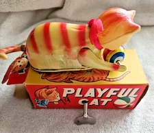 1950s ALPS TOYS TIN WIND-UP PLAYFUL CAT WITH KEY MINT IN THE BOX !