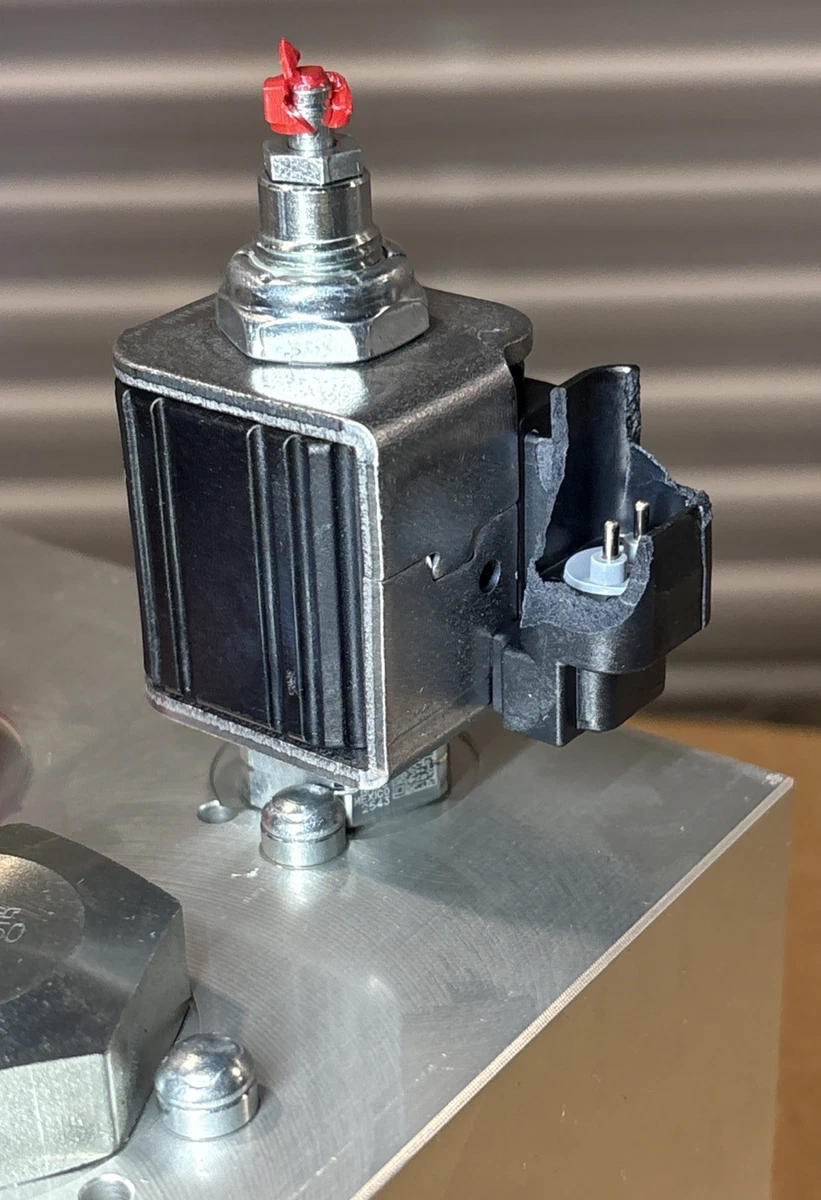 Parker Hydraulic Control Valve Solenoid Block IC-7065 126495 (READ DESCRIPTION) photo 2