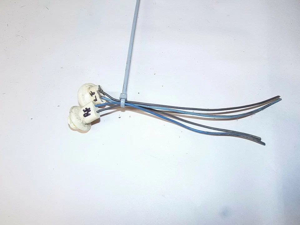 1995 GMC K1500 Truck 5.7L 4x4 Front Grille Marker Light Sockets & Harness - Image 3 of 4