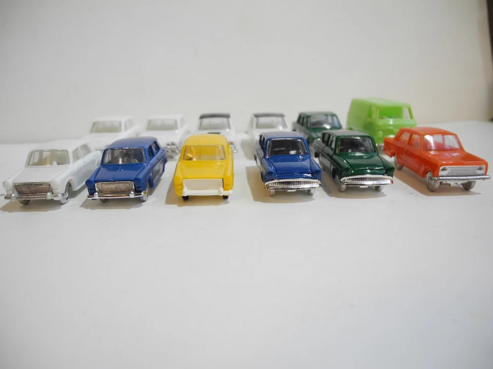 VINTAGE TRIANG MINIX 1:80 SCALE LOT OF 11 PLASTIC MODELS FROM THE 60's EXCELLENT - Image 3 of 4