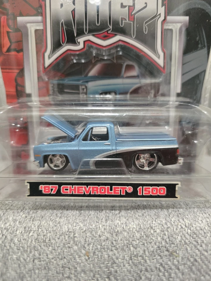 Maisto G Ridez 1:64 Diecast Blue Black 1987 Chevrolet 1500 Pickup Truck - Image 2 of 4