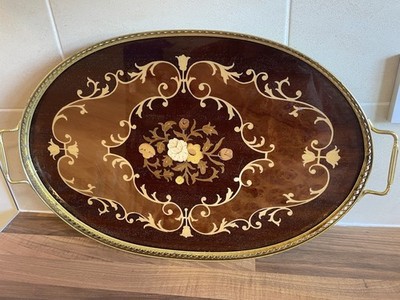 Italienisches intarsiertes ovales Holz Tablett Intarsien mit Messing Galerieschiene und Griffen 