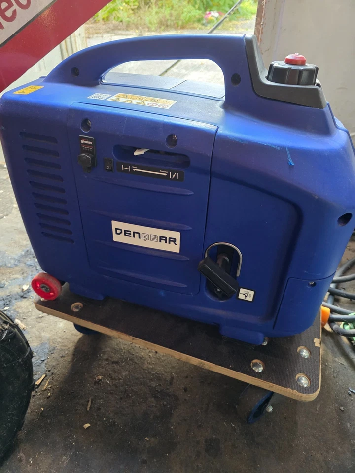 Stromgenerator -Inverter der Firma Denqbar mit Elektrostarter-Starterbatterie