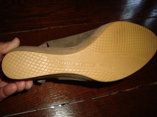STUART WEITZMAN LADIES CORK WEDGE HEEL SUEDE SHOES SIZE 10 1/2 M WORN ONCE! - Picture 23 of 24