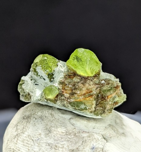 Natürliche Peridot-Kristallprobe aus der Sapat-Mine Pakistan 26x19 mm (Video innen) - Bild 15 von 15