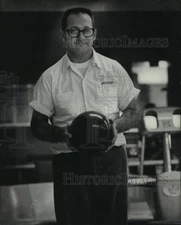 1971 Press Photo Milwaukee bowler Herb Stechauner after two 300 point games