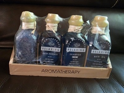 Vtg Luveon Aromatherapy Essential Oil Relaxing Bath Set (4) 115 ml Bottles 