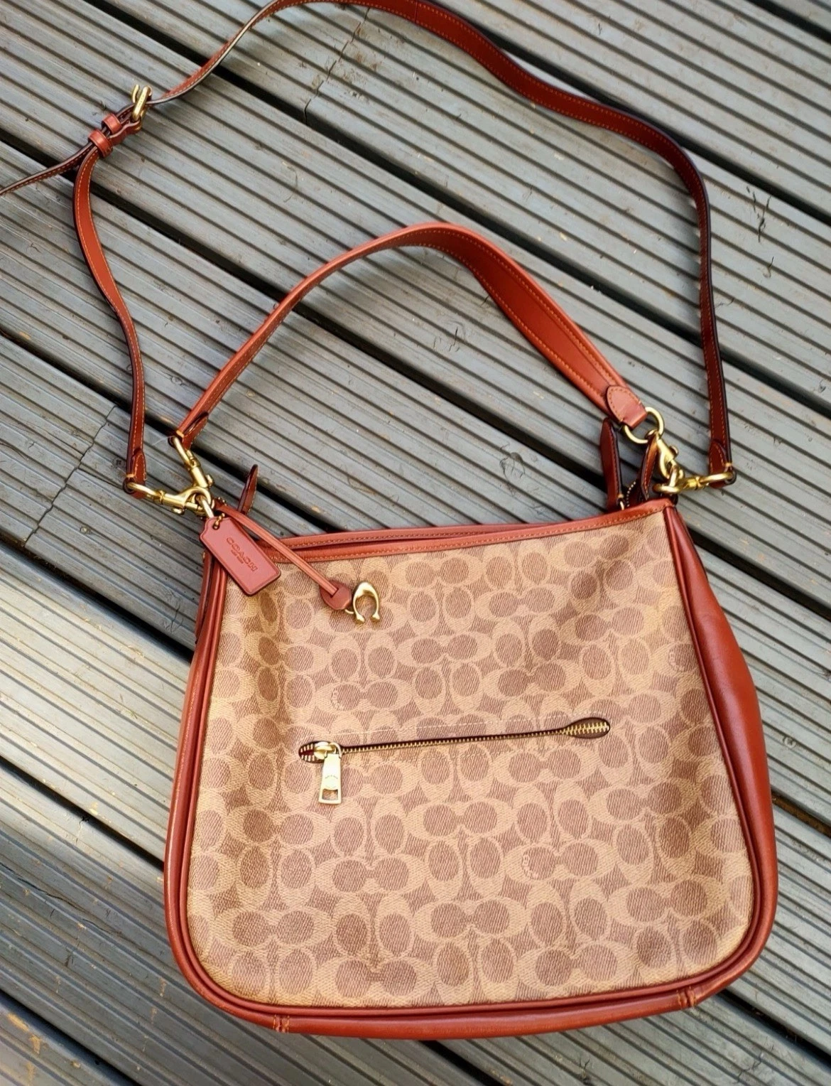 Borsa a tracolla firmata Coach Cary in tela rivestita di ruggine marrone