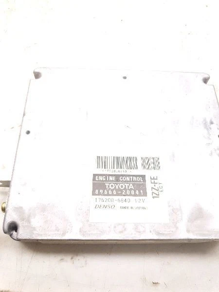 Toyota Celica 2000 motor módulo de control electrónico montaje ECM Foto 2 de 4