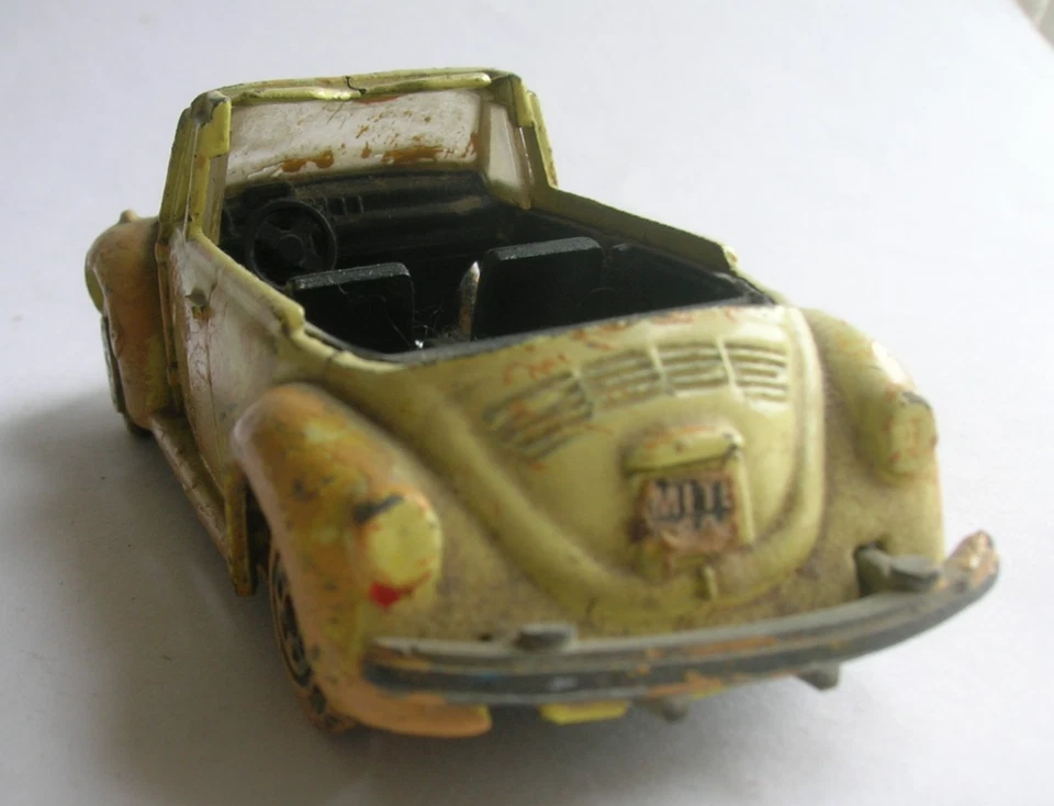Volkswagen Maggiolino Cabriolet 1303 1/43 Polistil vintage giocato - maggiolone - Immagine 3 di 4