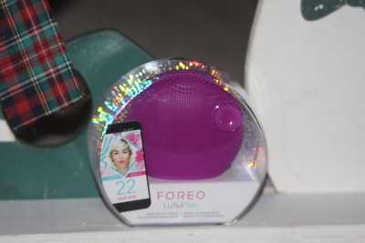 FOREO LUNA FOTO FACIAL CLEANSING BRUSH COLOR: PURPLE APP DRIVEN