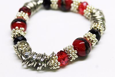 Neu Damen Frauen Mädchen bunte Perlen Silber Bettelarmband Geschenk