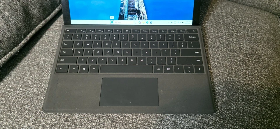 Microsoft Surface Pro 6 1796 i7-8650U 1.9GHz 8GB RAM 256GB SSD 12.3" Touch - Image 2 of 4