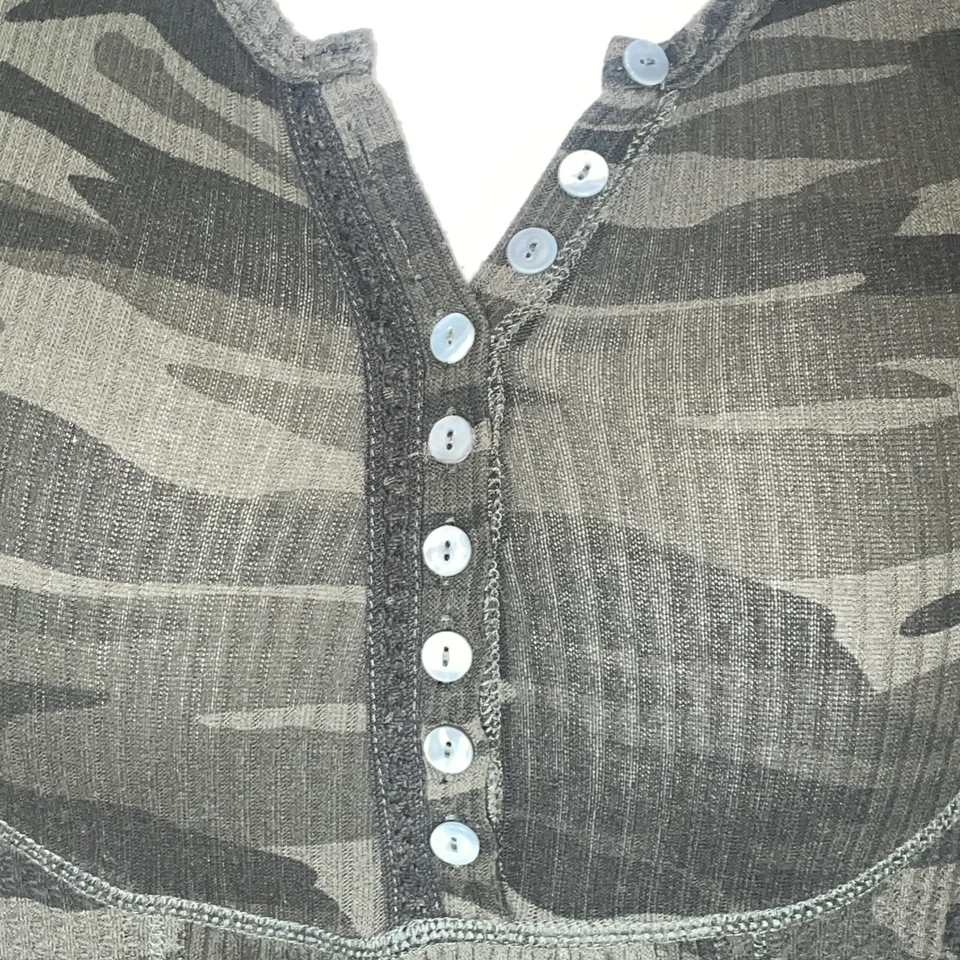 Sweet Romeo Women’s Top 2X Camo Waffle Knit Henley Long Sleeve Olive Green Cozy - Image 3 of 4