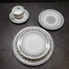 Dinner Place Setting Wisteria by Mikasa L3431