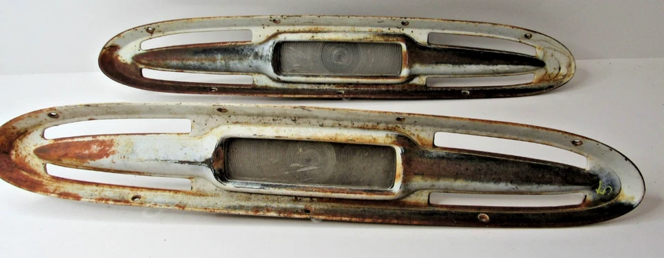 Par original GM camioneta Chevy 1961 luz de estacionamiento señales de giro luces de capó/parrilla Foto 2 de 4