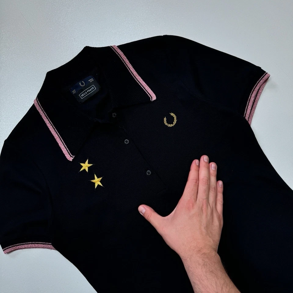 罕见 Fred Perry Bella Freud Polo 衫黑色金色星星女式 M 粉色小费 — 第 3/4 张图片