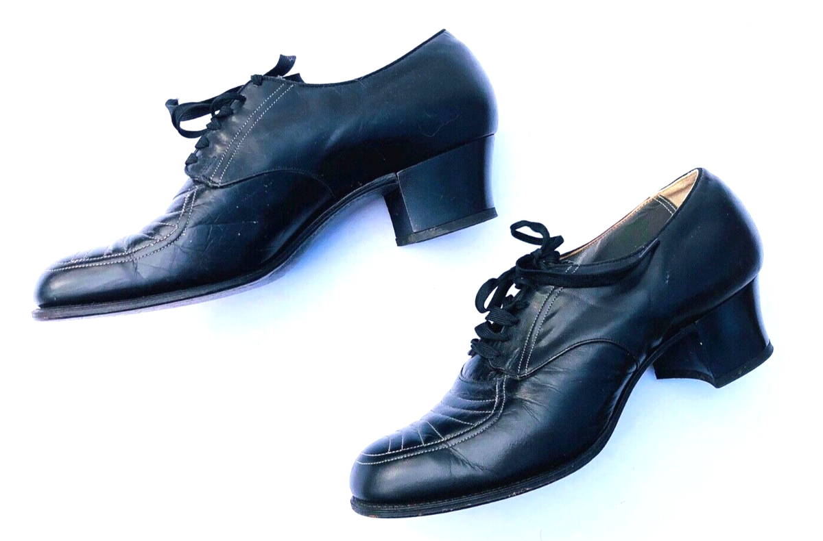 1940s Vintage Black Leather Low Heel Lace up Top Stitched Granny shoes  N