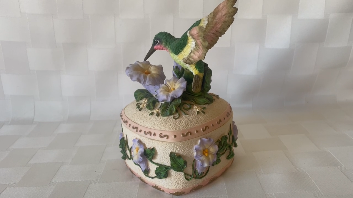 HERITAGE HOUSE Hummingbird Music Heart Trinket Box WIND BENEATH MY