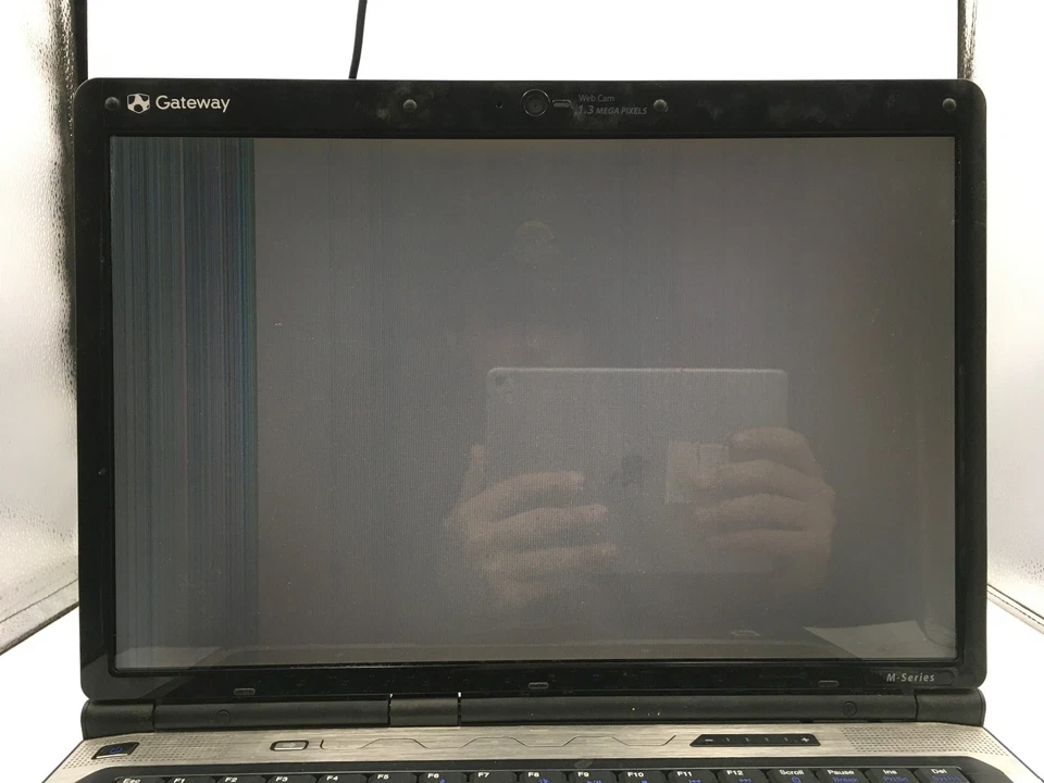 GATEWAY W650I - FOR PARTS/BAD LCD - Intel Core 2 Duo T5450 - 2GB RAM - READ - BB - Image 2 of 4