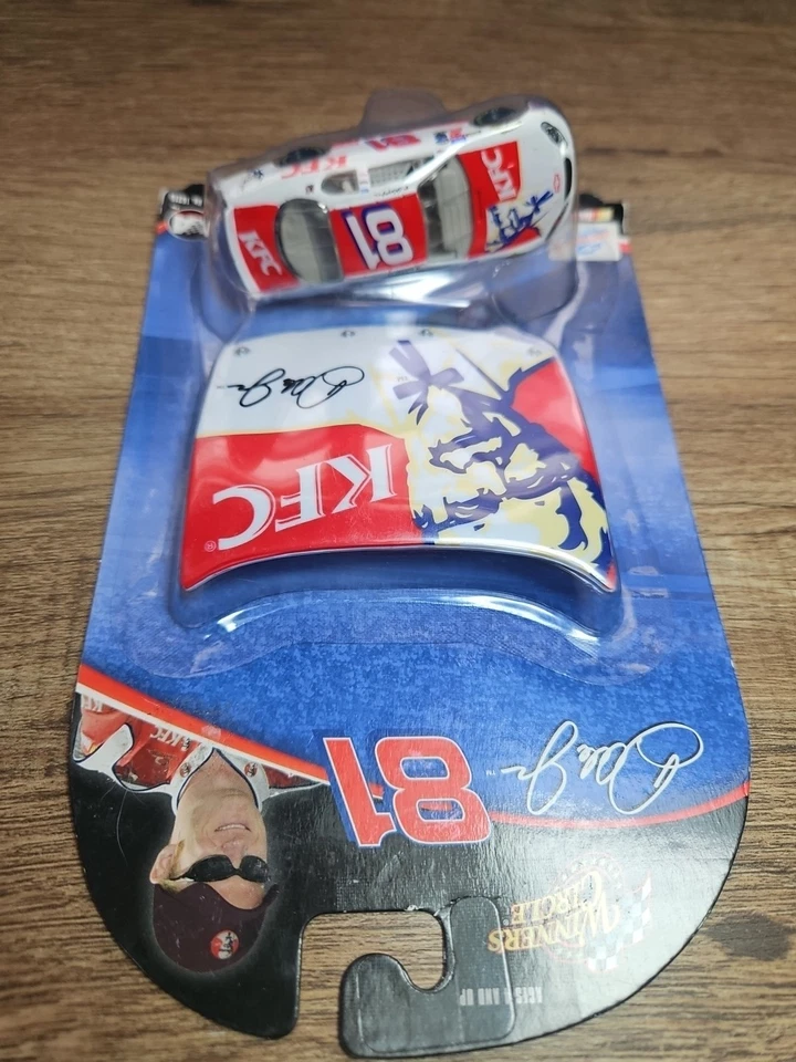 CAPUCHA Dale Earnhardt Jr. #81 escala 1/64 KFC NASCAR Winner's Circle Racing 1:64 Foto 4 de 4