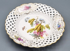 Piatto traforato porcellana Meissen antico D 20,5 cm, fiori insetti, spade