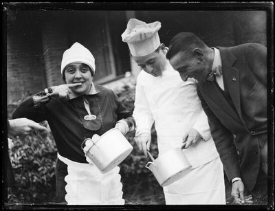 Toti dal Monte with two chefs cooking NSW 1928 3 Old Photo