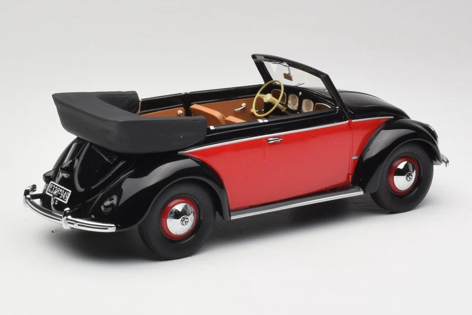 107054132 VW Volkswagen Beetle Convertible Black & Red Minichamps 1/18 - Immagine 2 di 4