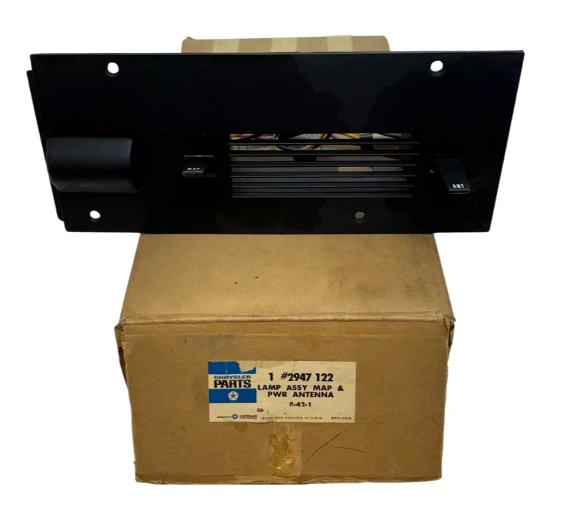1969-1970 Chrysler Newport Courtesy Map Lamp Light W/ Power Antenna 2947122 NOS. Foto 2 de 4