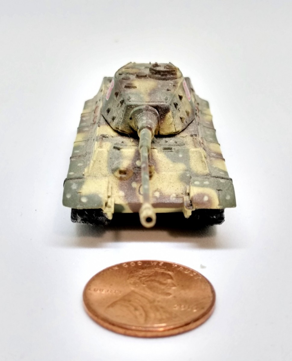 WORLD TANK　MUSEUM　By Takara　制作　海洋堂　2003年 Takara 1:144 WTM World Tank Museum 9 AMX30 Main Battle Tank