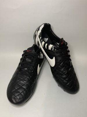 nike tiempo legacy id